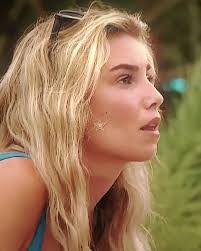 Leanna Wilkinson's Instagram, Twitter & Facebook