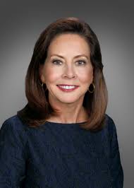 Kelly Compton's Instagram, Twitter & Facebook