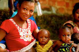 Of them, about 2 billion would be from developing countries, including 89 million from least developed countries. Kinderweltreise Ç€ Angola Leute