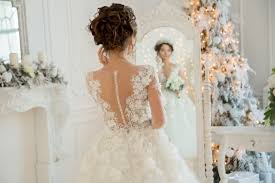 Die hochzeit soll der schönste tag im leben sein. Auf Der Suche Nach Einem Individuellen Braukleid Fahed Couture
