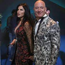 Doch eine freundin sagte mir, ich solle es gleich. Jeff Bezos Amazon Chef Offentliches Debut Mit Freundin Lauren Sanchez Manager Magazin