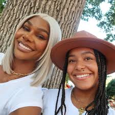 Earlier this month. Fall traditions with my beautiful family 🎃🍂🍁👻