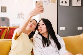 The korean online dating service industry is valued at over $75 million. What S So Romantic About Korean Dating Culture Optilingo