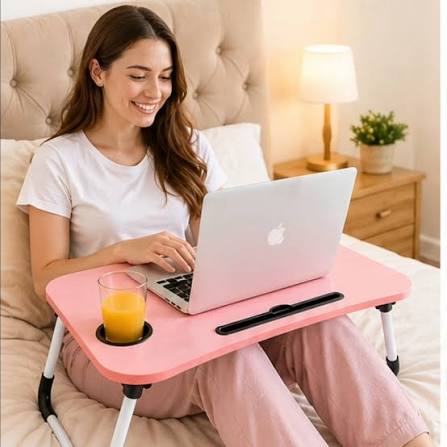 💻 MESA PLEGABLE MULTIFUNCIONAL PORT&Aacute;TIL Trabaja, estudia o disfruta desde  la comodidad de tu cama o sof&aacute; 🙌 Dise&ntilde;o pr&aacute;ctico, resistente y s&uacute;per  liviano, con ranura para tablet/celular y porta vaso integrado