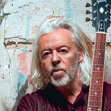 We look like we have a secret 😇 So much fun hanging with my bff Ron White 