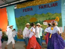 Los informes sugieren que en julio de 1893, y un quinetoscopio, acompañado por un fonógrafo de cilindro, fueron presentados en la feria mundial de chicago. Feria Familiar Semana Agustiniana 2014