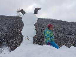 Also, was stimmt hier nicht? Kreativ Sein Im Lungau Ein Schneemann Der Kopfsteht Lungau