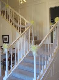 Make a beautiful tulle backdrop with greenery and blooms hanging down, line up the wedding aisle with tulle and floral arrangements with. Pin Di Paola Baratti Su Stair Decorations Decorare Scale Foto Di Matrimoni Matrimonio