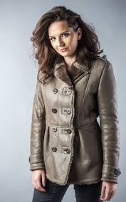 Jacheta din blana naturala de ovine, avand aplicatii si curele din piele naturala de vitel. Cojoace Geci Si Jachete Din Piele Si Blanita Naturala Direct De La Producator Timez Ro