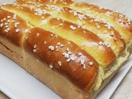 Brioche Moelleuse Et Filante Economique Et Facile Cuisine Rabinette Youtube Brioche Moelleux Pains A Hot Dog