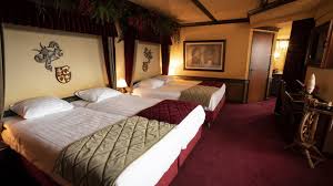 Die matratze und der lattenrost können gegen aufpreis direkt bestellt werden. Dornroschen Suite Efteling Hotel