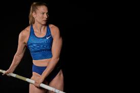 Andelfingen doğumlu angelica moser, temmuz 2016'da zürih'teki rämibühl sanat ve spor lisesinden mezun oldu. Angelica Moser Multimedial