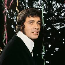 🎤Engelbert Humperdinck - "My World (Il Mondo)" ▶️Click link to play music:  https://bom.so/0uQcUp Released in 1969, "My World (Il Mondo)" is a sweeping  romantic ballad showcasing Engelbert Humperdinck's rich baritone voice.  Written