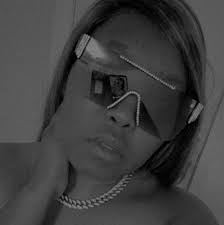 The Combs show: Perfect shot giving away 1 free valentine 💘 day session  and a Bottle of Xxl wine 🍷 1.Share the Valentine's Day flyer in comments ,  2.love ❤️ post 3.