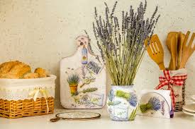 Provence décor brings the flavor and beauty of provence to your home with an extensive and exclusive collection of elegant and traditional f rench tablecloths and accessories for your home decor. Table Decorating Ideas French Provence Dinner Party