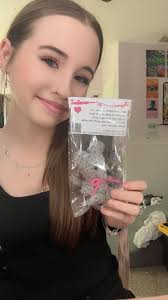 I'm not sure who the girl was that gave this to me at Walmart but thank  you! It's adorable and was super sweet to approach a stranger to give them  a picture! |