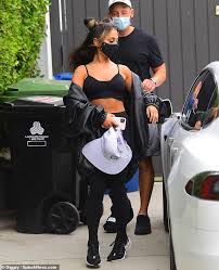 {{wikiproject women's history}}) or categorized correctly. Ariana Grande Prasentiert Ihre Getonten Abs In Einem Sport Bh Und Leggings Nach Dem Training Im La Aktuelle Boulevard Nachrichten Und Fotogalerien Zu Stars Sternchen
