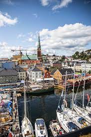 This also explains why arendalsuka is a meeting place and arena where we want to be visible and contribute. Arendalsuka Democracy Festivals Association