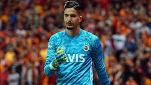 He currently plays as a goalkeeper in süper lig for club fenerbahçe. Altay Bayindir Icin Ajax Iddiasi