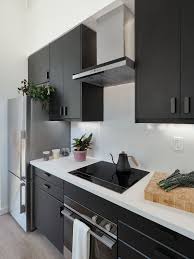 Decor Do Dia Cozinha Preta E Minimalista Para Espacos Pequenos Decoracao Cozinha Moderna Moveis Cozinha Cozinha De Concreto