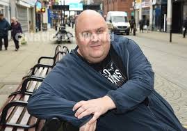 39110556-Felicity King the mother of a popular Leeds street painter Dominic  King, who died from motor neurone disease said an exhibition of his work  being staged at Headingley Enterprise and Arts Cen -