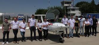 Scoala superioara de aviatie civila va fi transformata in societate comerciala pe actiuni si va purta numele de academia regionala de aviatie civila incepand cu anul 2010, mti nu a mai aprobat serii noi de cursanti pentru formarea ca piloti care sa beneficieze de burse alocate de la bugetul de stat. Suntem Romania Revista Magazin Independenta 1316 O Scoala De Inaripati Ras Tuzla 1