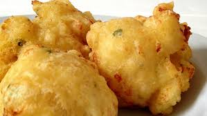 Oro in tavola con la ricetta del baccalà fritto: Ricette Della Rezdora Frittelle Di Baccala Con Anima Il Cenone Emiliano A Base Di Pesce