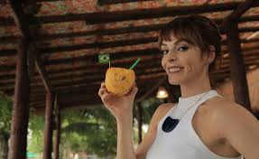 Titi müller dedica pela primeira vez uma temporada completa de anota aí ao continente africano.a estreia será no dia 09 de outubro, às 18h, no multishow.ao longo de 8 episódios, a apresentadora conhece lugares especiais e pontos turísticos da áfrica do sul, como a cidade do cabo, cape point, joanesburgo, entre outros, e compartilha dicas de passeios, gastronomia e compras. Perrengues E Dicas De Viagem Com Titi Muller Chega Com Mais Uma Temporada Do Anota Ai Notas Glamurama