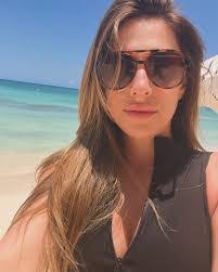 Hillary Roberts's Instagram, Twitter & Facebook