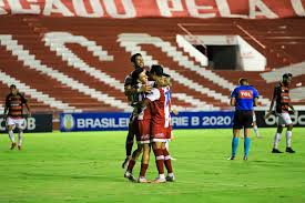 Após uma sequência histórica de cinco vitórias seguidas na série b, o náutico acabou derrapando e perdeu o embalo. Nautico Goleia Oeste Por 4x1 Nos Aflitos E Se Distancia Do Z4 Folha Pe