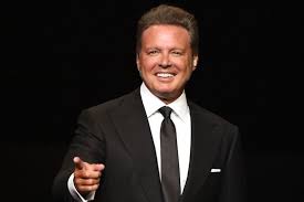 El cantante fue captado en miami recientes imágenes han mostrado al cantante en esa ciudad estadounidense. Hoy Cumple 50 Anos Luis Miguel El Sol Palabrasclaras Mx