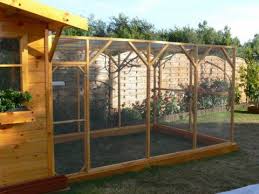 J Installe Une Voliere En Bois Dans Mon Jardin Comment Faire Quels Oiseaux Peuvent Integrer Ma Voliere Voliere Exterieur Deco Exterieur Jardin Jardins