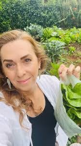 Hilary Schacht's Instagram, Twitter & Facebook