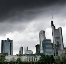 Anfangs lagerten dort damals anlagen mit hohem risiko im volumen von 128 milliarden euro. Bad Banks Die Zdf Erfolgsserie Im Faktencheck Welt
