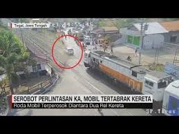 Check spelling or type a new query. Serobot Perlintasan Ka Mobil Tertabrak Kereta Youtube