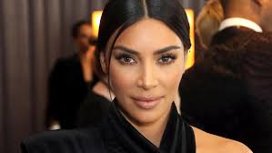 The latest tweets from @kimkardashian Kim Kardashian Grusellook Fur Kanye Wests Balenciaga Fashion Show