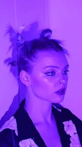 Last night I went to a party and saw a giant shoe ✌🏻