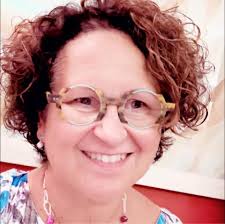 Eros Ramazzotti attended the 74th Sanremo Music Festival 2024 edition in a  Giorgio Armani suit. Gianni Morandi was also a guest of the night and chose  a Giorgio Armani tuxedo. Fiorello opted