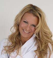 Elizabeth Lenart's Instagram, Twitter & Facebook