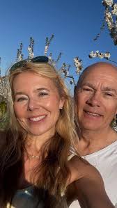 🍎 Jetzt selbst pflücken: Unser Fuji vom APPEL HAPPEL Hof Der Fuji ist ein  Klassiker unter den Apfelsorten: sehr süß, saftig und knackig. Mit  feinzelligem Fruchtfleisch, mildem Geschmack und dezent würzigem Aroma.