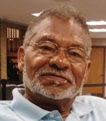 Robyn Hester's Instagram, Twitter & Facebook