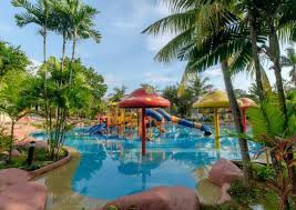 Harga tiket masuk dan peta lokasi wonders water world medan berenang, berseluncur, menikmati hiburan musik, menikmati makanan, berfoto selfi dan menikmati wahana air lainnya. A Famosa Water Theme Park Melaka Tarikan Taman Tema Air Terbesar Di Malaysia Lokasi Percutian