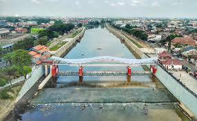 Hal ini yang menjadi motivasi sebagian orang untuk membangun tempat wisata baru. Wisata Edukasi Air Sungai Bengawan Solo Dinas Pariwisata Solo