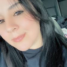 Who can decorate a cake with fondant?