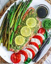 Catch all 5 workouts here. Kayla Itsines On Exactly What You Should Eat And Avoid On Your Period Nutritious Meals Health Food Eat