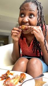 Who said so?😂😂😂😅 #snack #justalittlesnack #foodie #kenyanfoodblogger  #kenyanfoodie #eatallday #foodreel #foodtour #eatoutnairobi  #hannahskitchenke