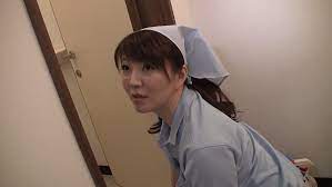 仕事中ムラムラして・・・いきなりしゃぶってきたパートのおばさん - アダルト動画 ソクミル