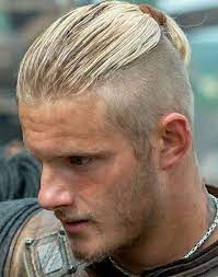 Scopri ricette, idee per la casa, consigli di stile e altre idee da provare. Pin Von Ehma Auf Vikings Uploads Wikinger Frisuren Alexander Ludwig Manner Frisuren