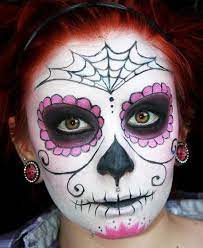 À l'occasion de cette fête, des offrandes sont offertes aux morts comme symbole d'attachement. Faire Un Maquillage Tete De Mort Mexicaine Pour Halloween Solution Lentilles Com Maquillage Tete De Mort Maquillage Halloween Maquillage Halloween Squelette