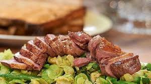 Rosenkohlsalat Mit Ente Tim Malzer Kocht Rezept Rosenkohlsalat Tim Malzer Kocht Kohlrouladen Rezepte